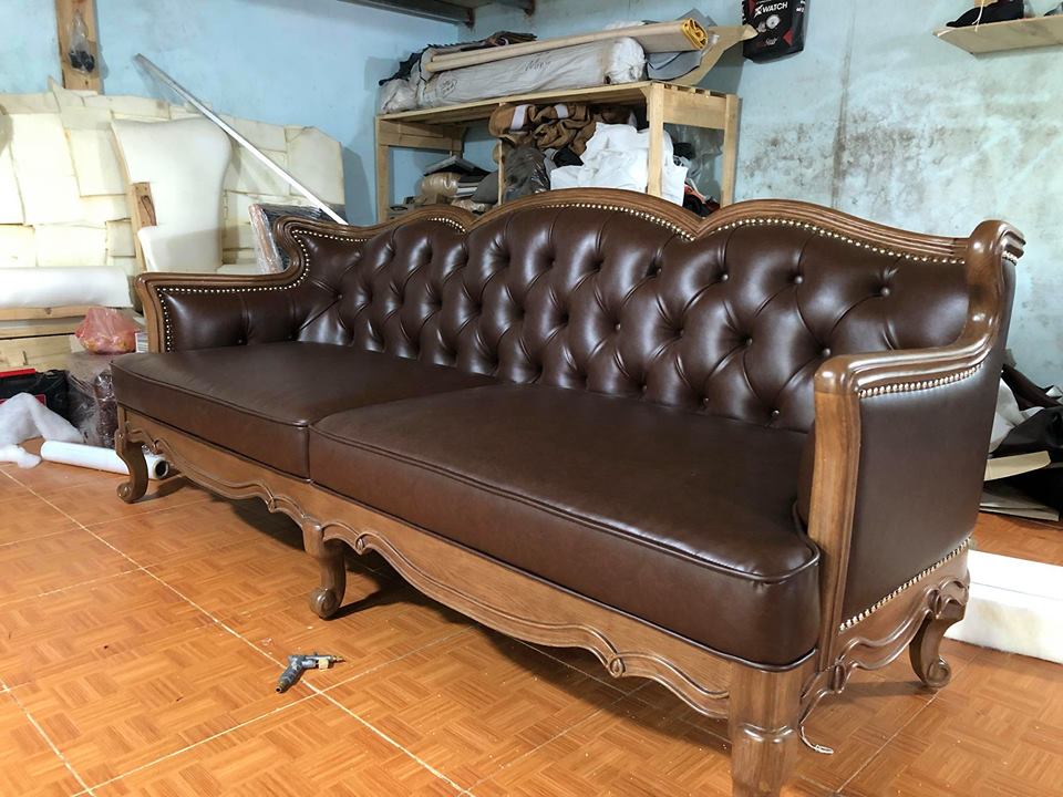 Xưởng sản xuất sofa tân cổ điển màu nâu