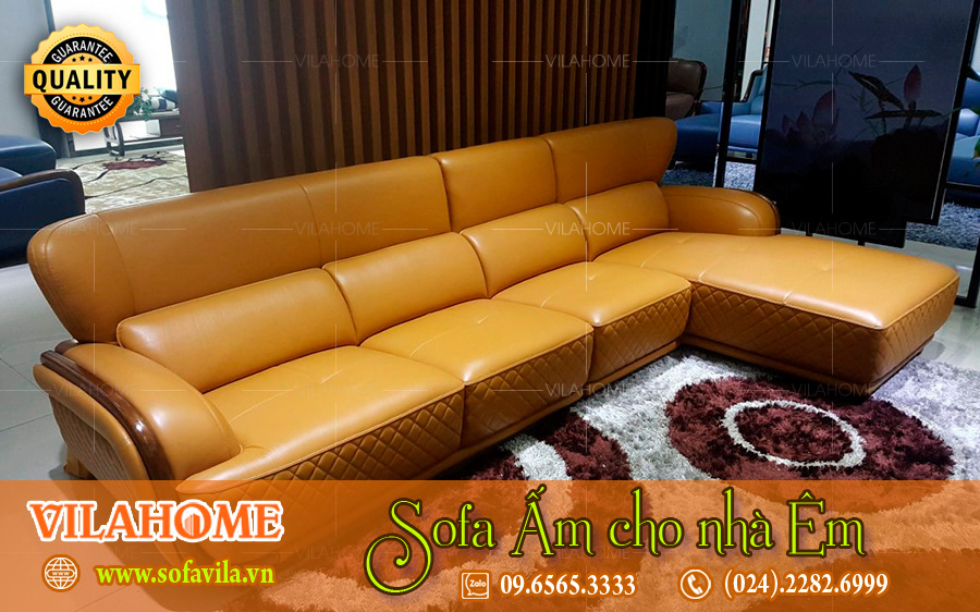 Bộ sofa phòng khách hiện đại màu vàng bò kết hợp cùng thảm trải sàn khiến không gian trở nên ấm cúng hơn